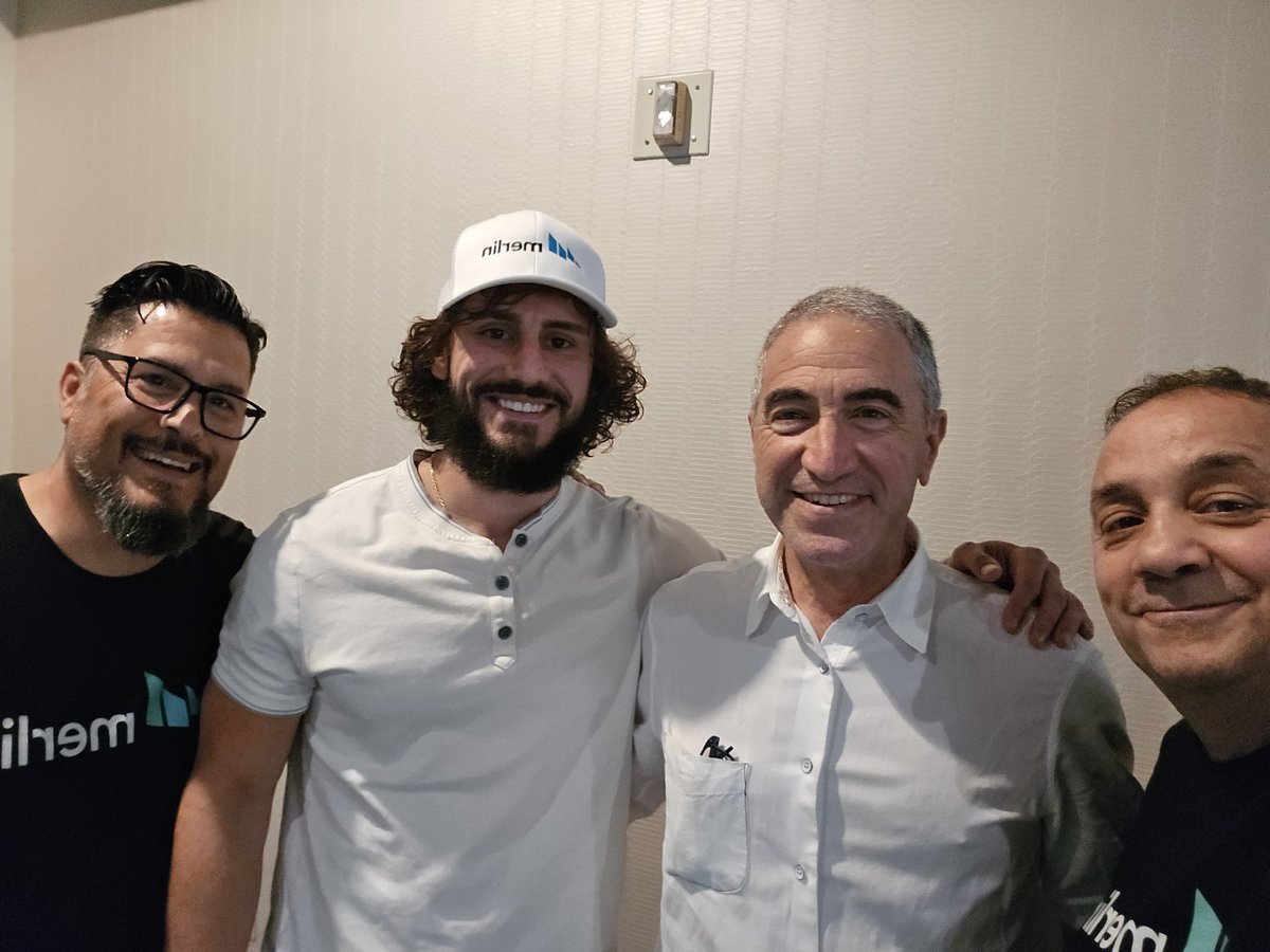 johnnykrypto00's tweet image. Chilling with @GilbertieSal  @AbsGMCrypto, @LinkWithMario and @gonzo_3t on #XRPLV EVE 

#xrp @DigPerspectives