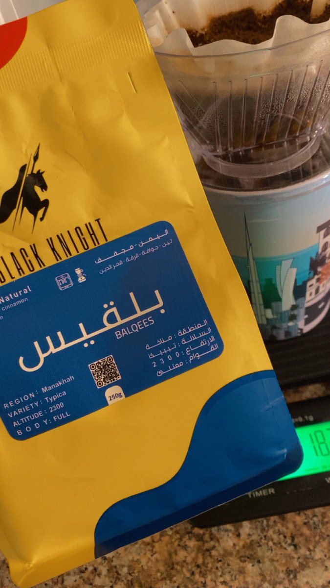 WHBakhamees's tweet photo. صباح الجمعة السعيييد ~
على ألحان سألوني الناس عنك ياحبيبي ~

محصول اليوم .. دايركت عكوب جدة
المحصول اللي دخلني عالم ال V60
اول محصول جربته و التوب بالنسبة لي
فقد يكون حكمي biased 

آخر كيس عندي - يارب يرجعوه لاني مع كل كوب قلبي يتقطع و ممكن اغتال اللي يفكر يقرب منه 
@bkcoffeeSA https://t.co/EjFkM4RVak