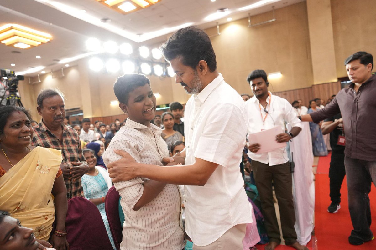 Nanban 😍❤️

#VijayHonorsStudents