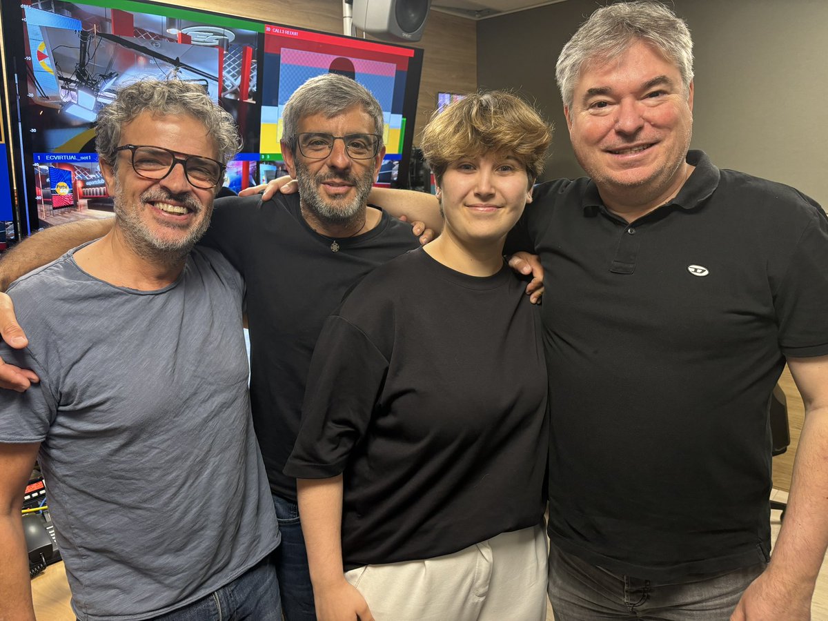 xavik64's tweet image. Dies que no s’obliden… avui la Jordina, estudiant en pràctiques, acaba la seva estada al departament d’esports. No l’oblidarem pel seu bon saber fer. De ben segur que no tardarà gaire en entrar en el món laboral. Molta sort Jordina, te la mereixes.
#esport3 #3cat #futur