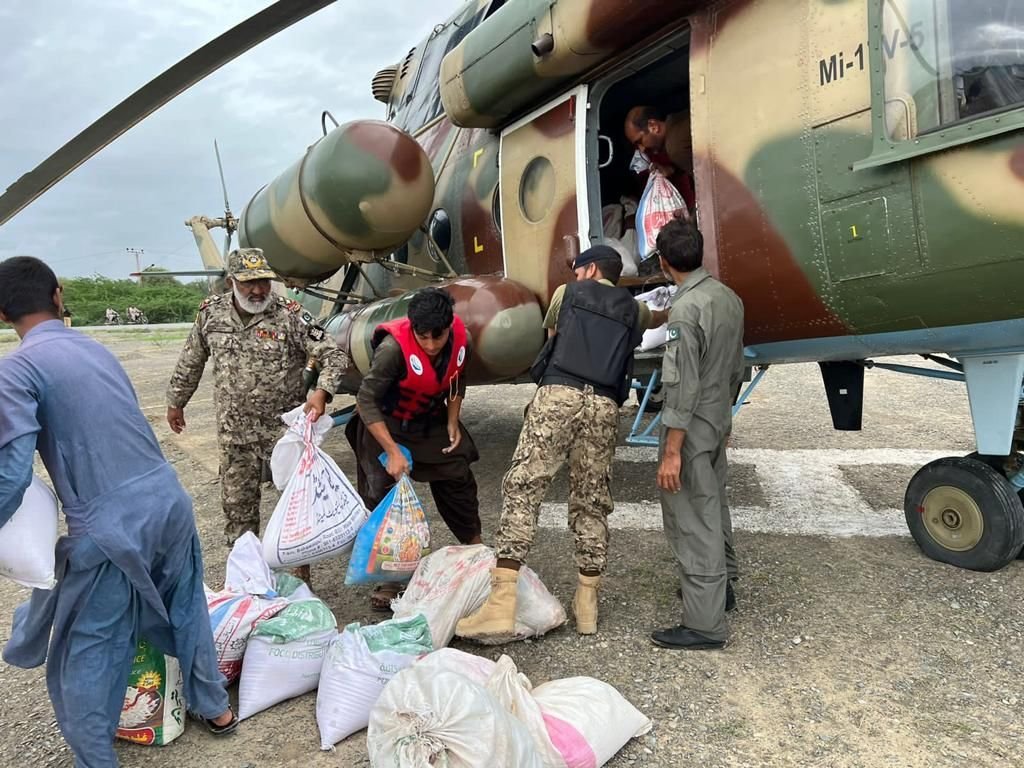 GulRukhDawarr's tweet photo. زلزلہ ہو یا سیلاب، دشمن کی گولی ہو یا دہشتگردی — ہر محاذ پر پاکستان آرمی قوم کے ساتھ ہے۔ 

#PakArmyForPeace #عوام_کامحافظ https://t.co/M3C6eNflNs