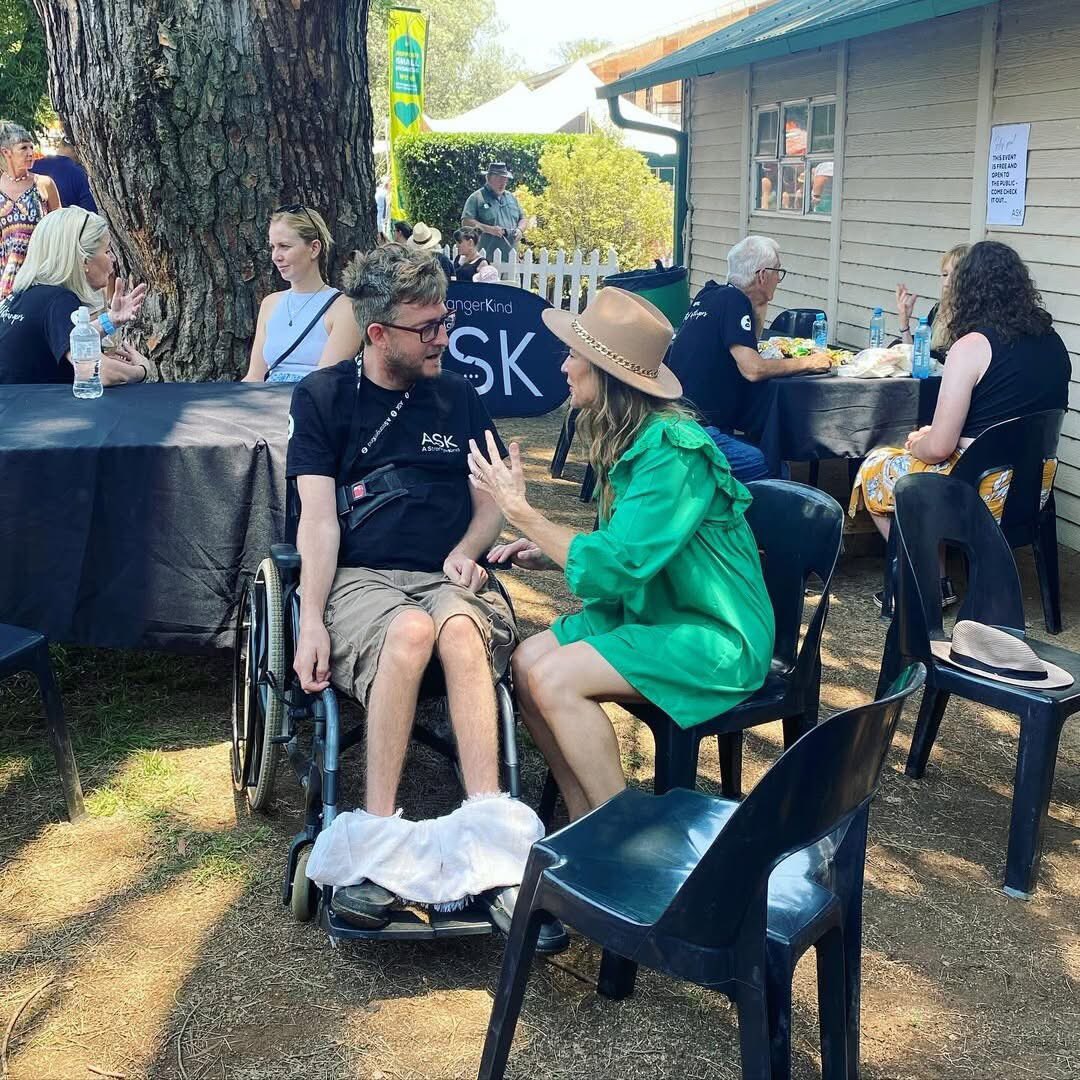 JohannesburgIYP's tweet photo. “When last did you ask a truly open-ended question?”, asks A StrangerKind founder Madi van Schalkwyk. Curiosity was the catalyst for her ‘community of conversation’ – now 150 volunteers strong. Read her story: https://t.co/MPd3F2N83k https://t.co/kcnH6D6cOl