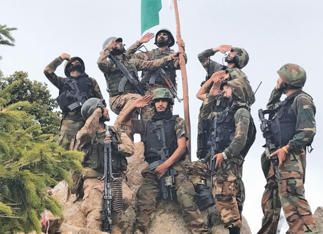 GulRukhDawarr's tweet photo. زلزلہ ہو یا سیلاب، دشمن کی گولی ہو یا دہشتگردی — ہر محاذ پر پاکستان آرمی قوم کے ساتھ ہے۔ 

#PakArmyForPeace #عوام_کامحافظ https://t.co/M3C6eNflNs