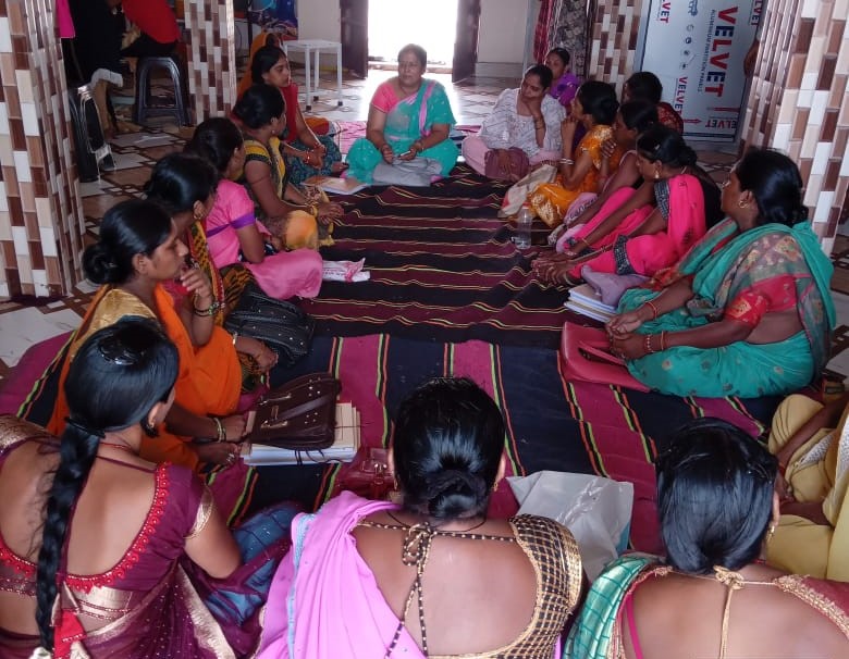 ExploreGhurpur's tweet photo. Embark on an artistic journey in Ghurpur and witness the creation of cloth bags by local artisans.
#tourismvillageghurpur #prayagraj #ruraltourism #uttarpradeshtourism #ruralcraft #jutecraft #ecofriendlypractices #localartisans #incredibleindia #atithidevobhava #upsrlm #nrlm #ams https://t.co/rjfpy4wOO5