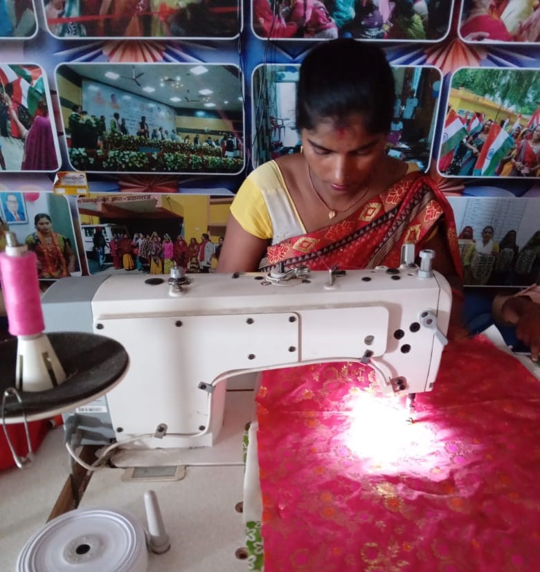 ExploreGhurpur's tweet photo. Embark on an artistic journey in Ghurpur and witness the creation of cloth bags by local artisans.
#tourismvillageghurpur #prayagraj #ruraltourism #uttarpradeshtourism #ruralcraft #jutecraft #ecofriendlypractices #localartisans #incredibleindia #atithidevobhava #upsrlm #nrlm #ams https://t.co/rjfpy4wOO5