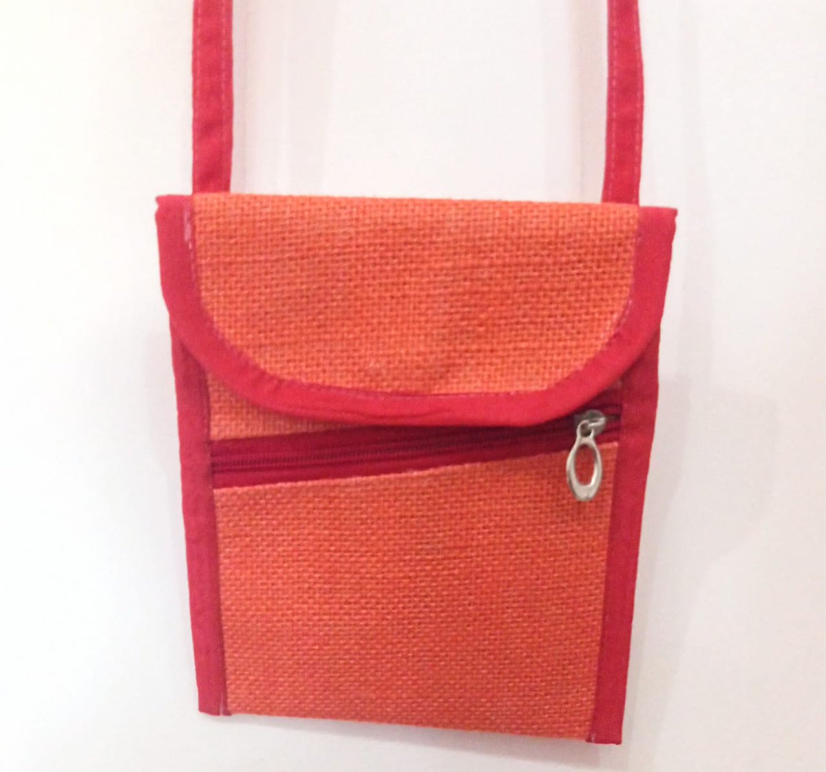ExploreGhurpur's tweet photo. Embark on an artistic journey in Ghurpur and witness the creation of eco-friendly bags and utilities crafted from golden fiber jute.
#tourismvillageghurpur #prayagraj #ruraltourism #uttarpradeshtourism #ruralcraft #jutecraft #ecofriendlypractices #localartisans #incredibleindia https://t.co/VprUKSj2HU