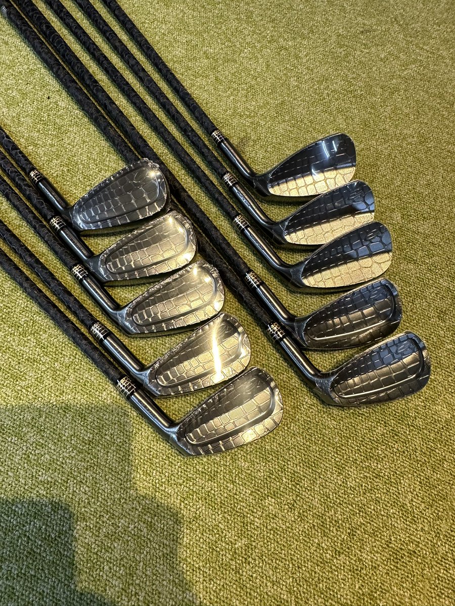 ACEFITTING's tweet image. やっと来た。1年待った。
ゾディア特注モデル

才到货了。等了一年才到了。。
zodia特定系列!

#zodia #高尔夫 #高尔夫 工坊#香港#澳门
#在日本会说中文唯一高尔夫工坊