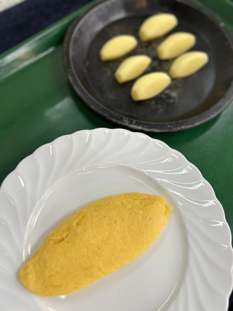【tamacho通信】
高校3年生　
西洋料理　石川先生　
試験課題　オムライス&amp;シャトー剥き