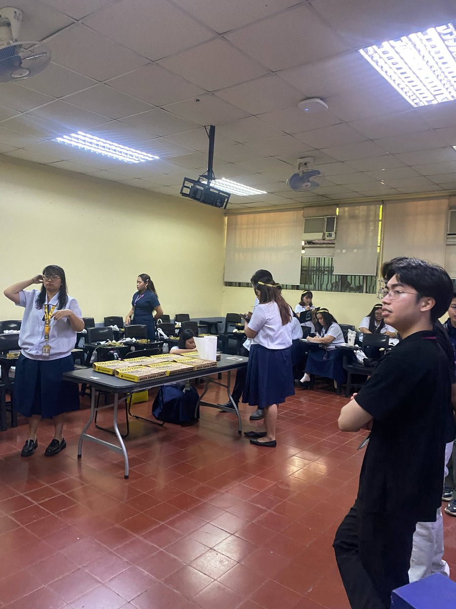 MaKathaUST's tweet photo. 💐 HAPPENING NOW

Live from Room 107 at the St. Raymund Penaforte Building 🔥 Our CW seniors are starting to trickle in. Do you think they're ready for what we have in store.

#MagKAisaTayoHAwig
#MakaTAYO
#MKC2425
#RollCreditsSENIORSLIVE
#USTBaccalaureateMass2025 https://t.co/SscWEpQuhG