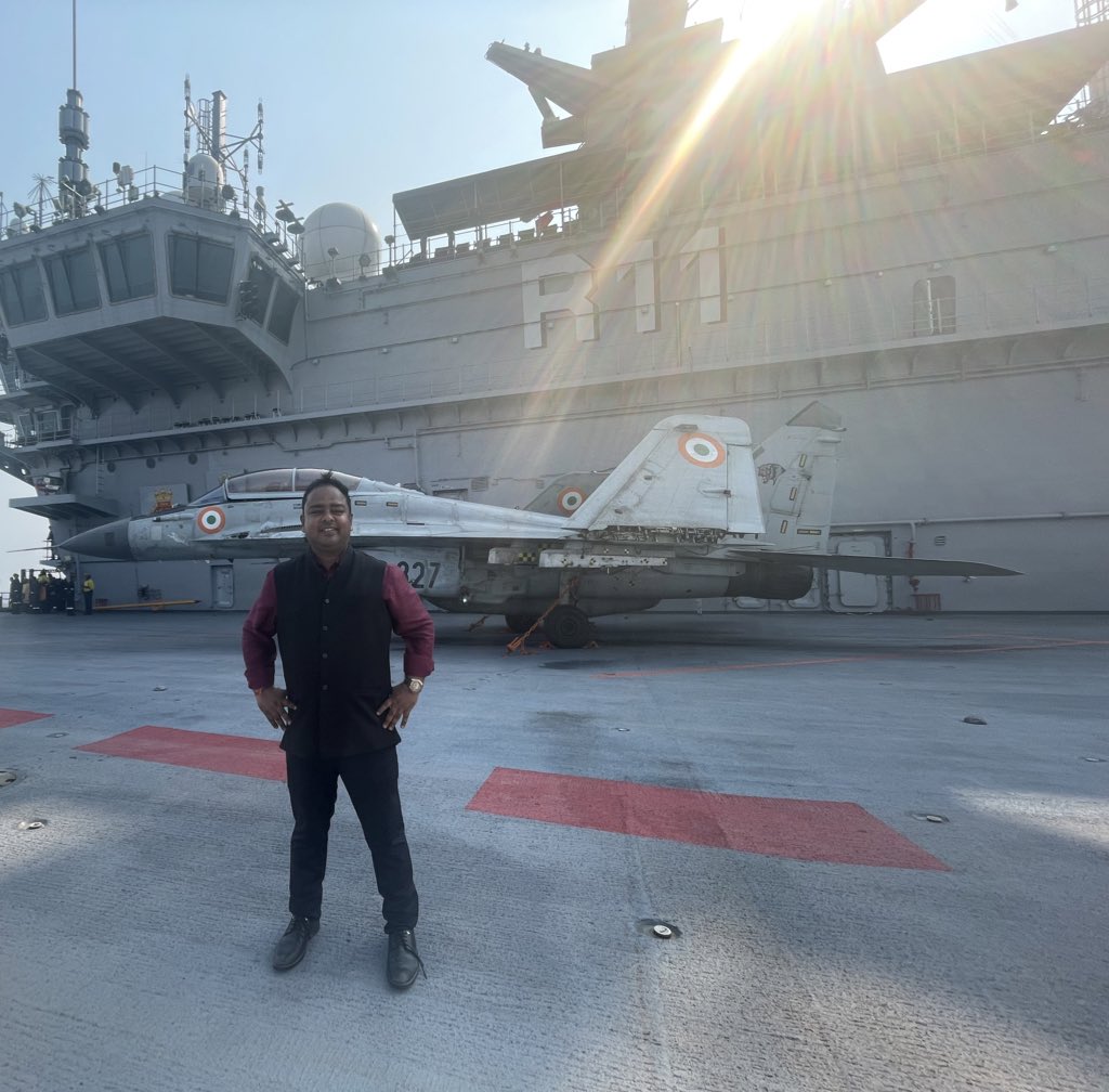 manishindiatv's tweet image. Aaj ka Din “BlackPanthers” ke naam.
#Mig29K
#INSVIKRANT 
(Pic: During last Visit at INS VIkrant)
