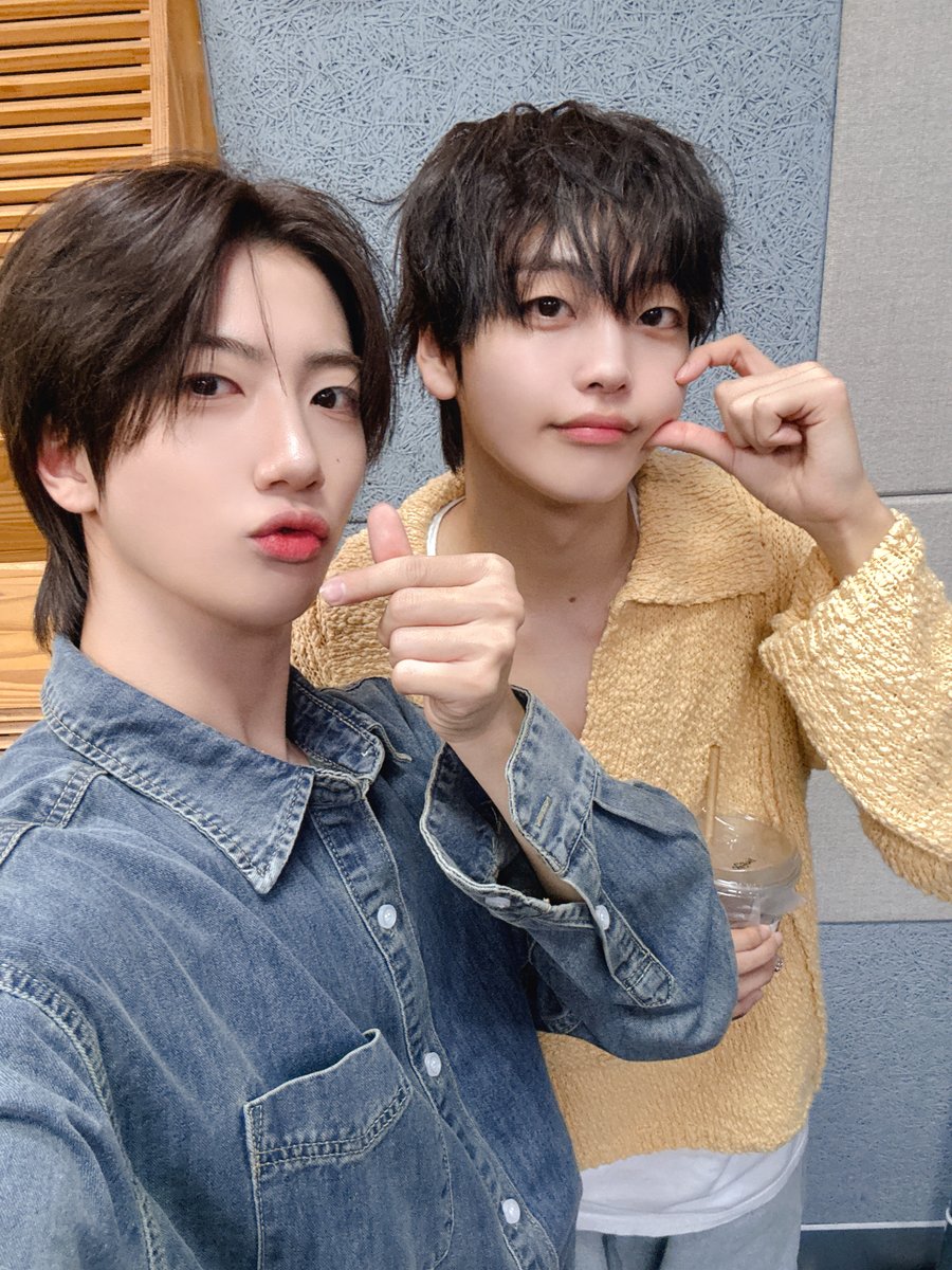 CRAVITYstarship's tweet photo. [📸] 250530
KBS Cool FM 몬스타엑스 I.M의 #키스더라디오
⠀
#CRAVITY #크래비티
#원진 #형준 https://t.co/zs82O8gp7M