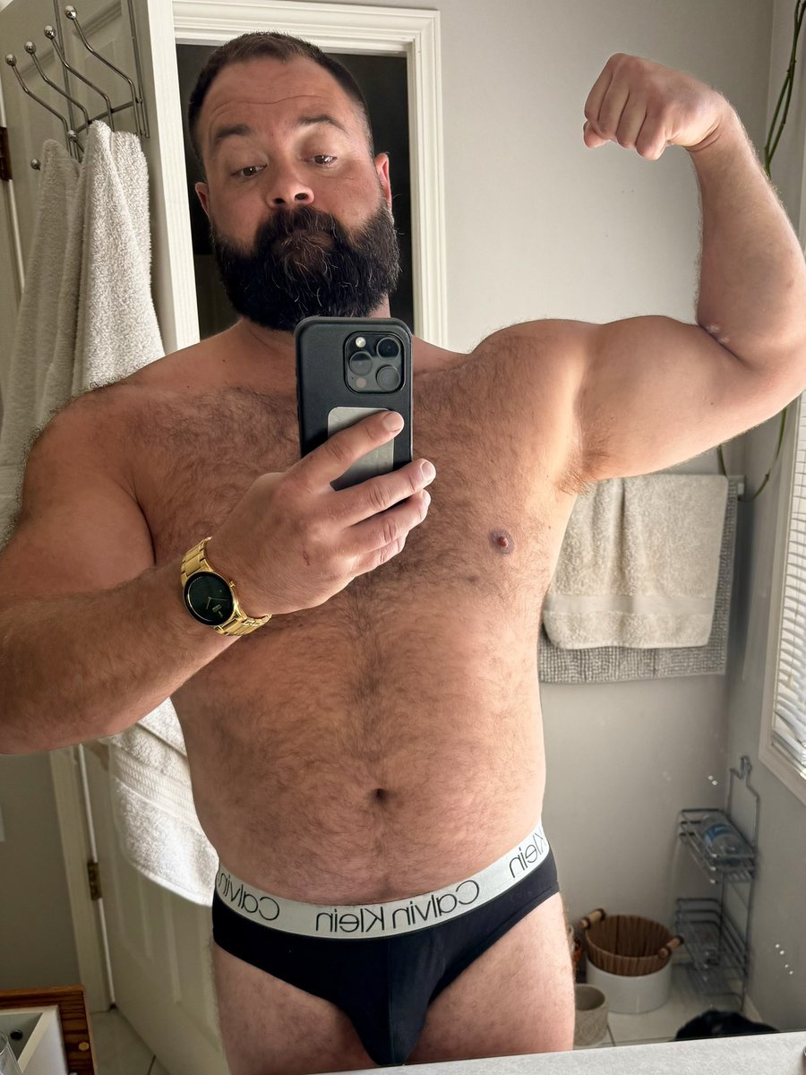 Hairy canadian tweet media