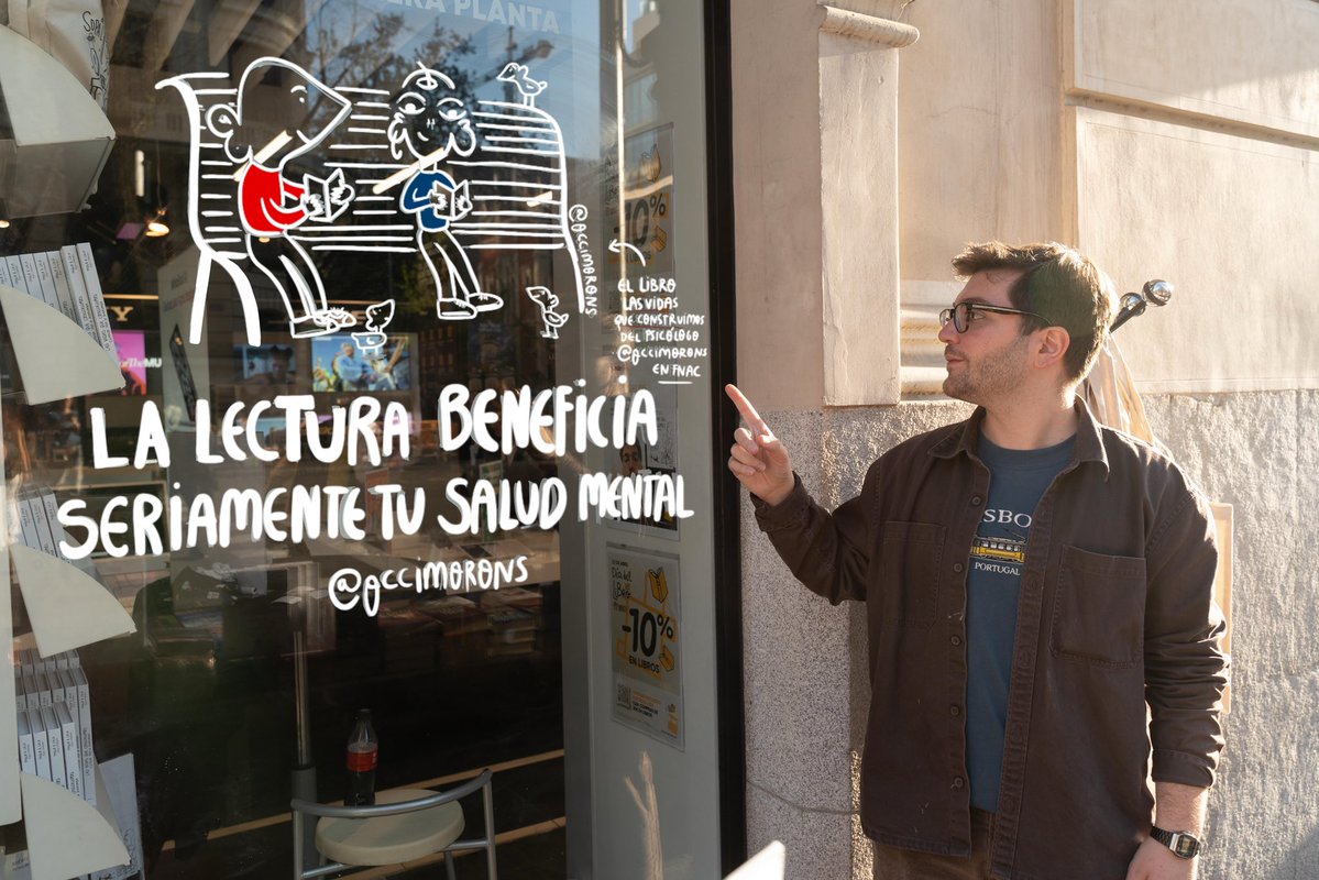 ¡Hola! Hace unos días pinté el escaparate del Fnac De Goya en Madrid con mis dos personajes, Occi y Morons, promocionado la importancia de la lectura.

Por si pasáis por allí o vais a verlo, espero que os guste mil. 

¡Feliz feria del libro de Madrid! Nos vemos en las firmas 🫂