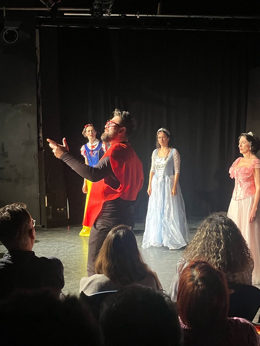 Bir “tiyatro” sevdası bizimkisi…

#tiyatro ya sahip çıkın 🙏🏻