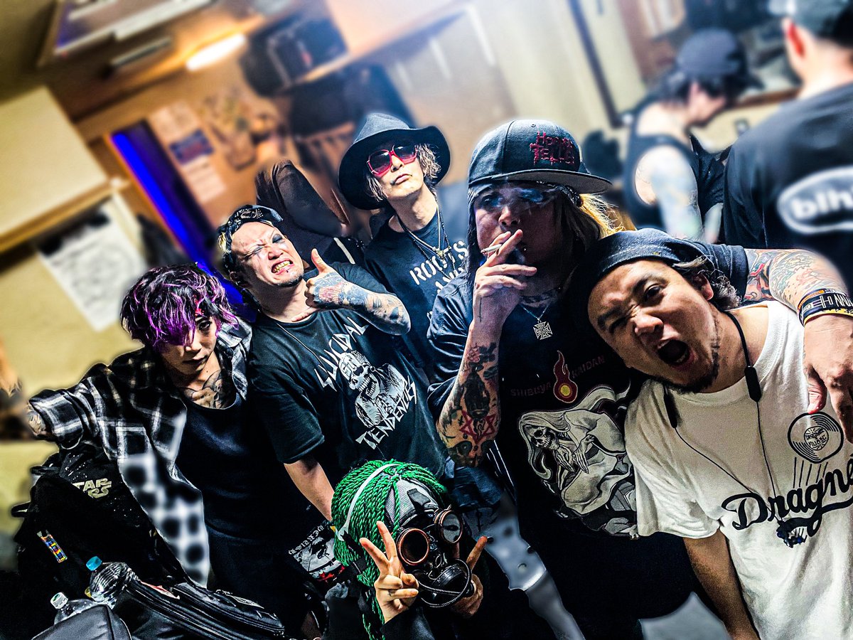 oxymorphonn_jpn's tweet photo. 新宿サイエンス　5/23にて。
お裾分け動画。

新体制‼️轟音💉

呼吸も合ってきて　さらにここから磨きをかけていきます。
feat"noks いつもありがとうございます‼️

六月はお休み、リハーサルに曲作り。
七月の解禁を期待して待っていてください‼️ https://t.co/eq5HNunQZi