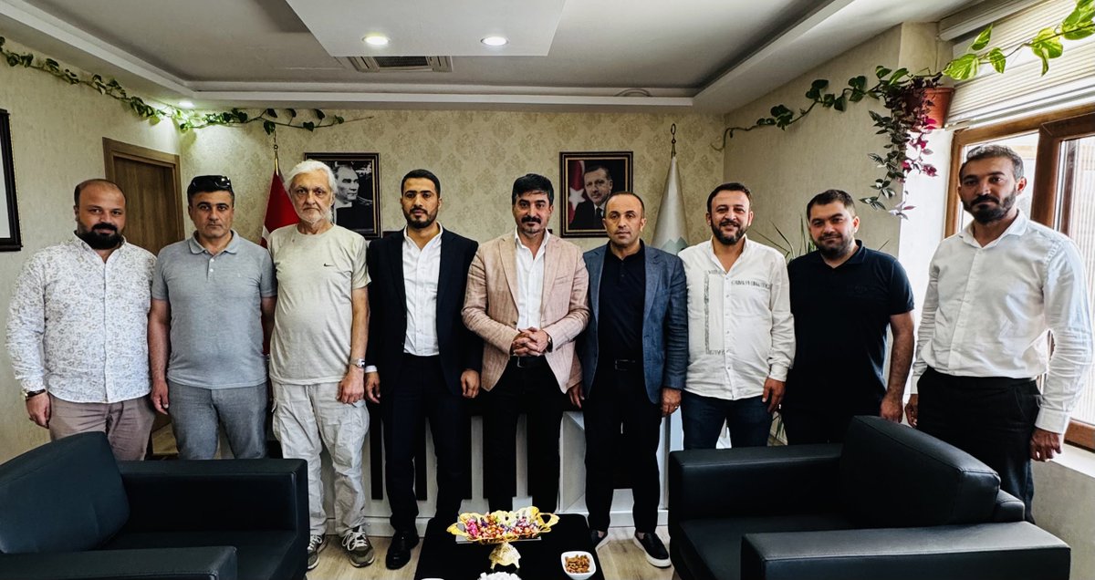 Kent aklı derneği olarak Eyyubiye Belediye Bşk. Yrd. olarak atanan derneğimiz üyesi Harita Mühendisi Sn. Selim Açar beye hayırlı olsun ziyaretinde bulunduk.Liyakat esaslı görevlendirmeleri önemsiyor ve destekliyoruz,Selim beye Dernek olarak desteğimizi belirtir, başarılar dileriz