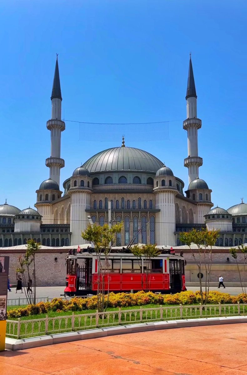 Allah’ın rahmeti ve bereketi üzerimize olsun. Selam ve dua ile #HayırlıCumalar

— Taksim Camii