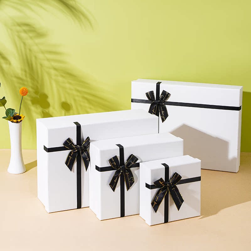 jialanpackage's tweet image. 💥White and black, the top color matching for customized brand packaging
Jialan Package hot-selling customized skin care gift box perfume box packaging set is in stock for wholesale, four sizes can be customize
🌐Official website: good-package.com
#giftboxes #GiftBoxDesign