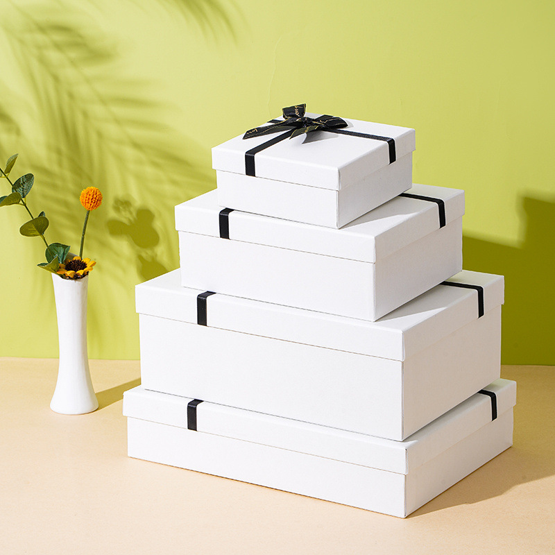 jialanpackage's tweet image. 💥White and black, the top color matching for customized brand packaging
Jialan Package hot-selling customized skin care gift box perfume box packaging set is in stock for wholesale, four sizes can be customize
🌐Official website: good-package.com
#giftboxes #GiftBoxDesign
