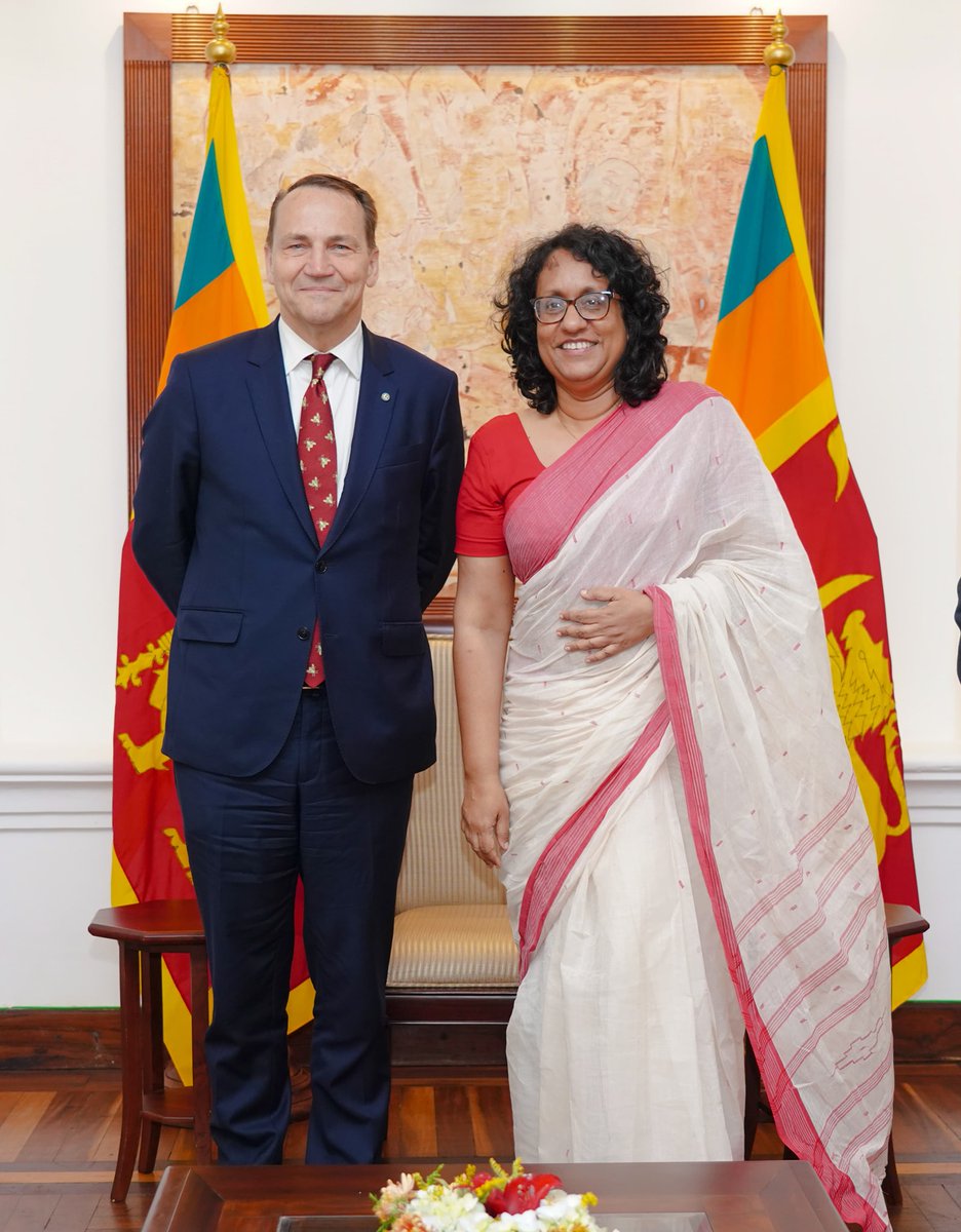 Ministry of Foreign Affairs π΅π± (@polandmfa) on Twitter photo During his visit to Sri Lanka π±π°, FM <a href="/sikorskiradek/">RadosΕaw Sikorski π΅π±πͺπΊ</a> met with Prime Minister Harimi Amarasuriya.
They discussed:
πΉ prospects for πͺπΊ cooperation
πΉ π΅π±π±π° collaboration in public administration
πΉ the political-military situation in the Indo-Pacific region During his visit to Sri Lanka π±π°, FM <a href="/sikorskiradek/">RadosΕaw Sikorski π΅π±πͺπΊ</a> met with Prime Minister Harimi Amarasuriya.
They discussed:
πΉ prospects for πͺπΊ cooperation
πΉ π΅π±π±π° collaboration in public administration
πΉ the political-military situation in the Indo-Pacific region