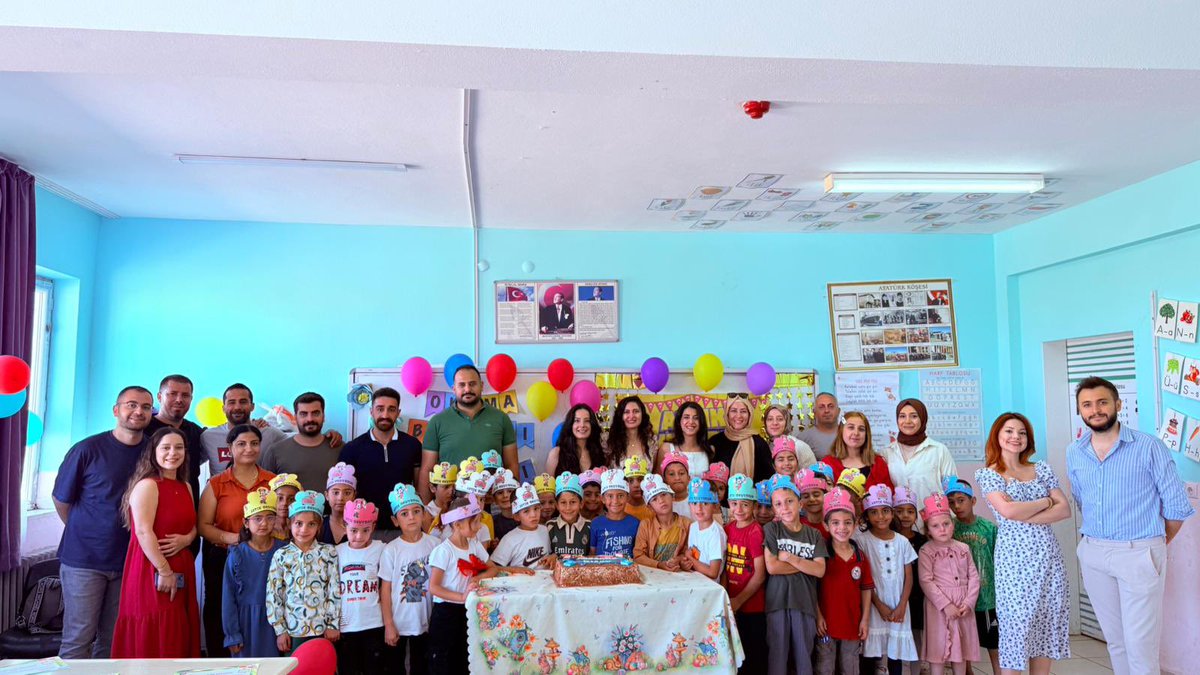 📚Okuma bayramı coşkusu👏 
🎯46 öğrencinin tamamını okuma yazmaya geçiren sınıf öğretmenlerimiz Şeyhmus ERDEM &amp; Duygu ERDOĞAN hocalarımıza çok teşekkürler👏
<a href="/tcmeb/">Millî Eğitim Bakanlığı</a> 
<a href="/Yusuf__Tekin/">Yusuf Tekin</a> 
<a href="/mardinilmem/">Mardin İl Millî Eğitim Müdürlüğü</a> 
<a href="/ali_eyyupkoca/">Ali Eyyupkoca</a> 
<a href="/SuleymnAKIN/">Süleyman AKIN🇹🇷</a> 
<a href="/makdag47/">Makdag</a> 
<a href="/derikmem47/">Mardin/Derik İlçe Millî Eğitim Müdürlüğü🟢🇹🇷</a> 
<a href="/MstfaKAHRAMAN/">Mustafa KAHRAMAN 🟢🇹🇷</a>