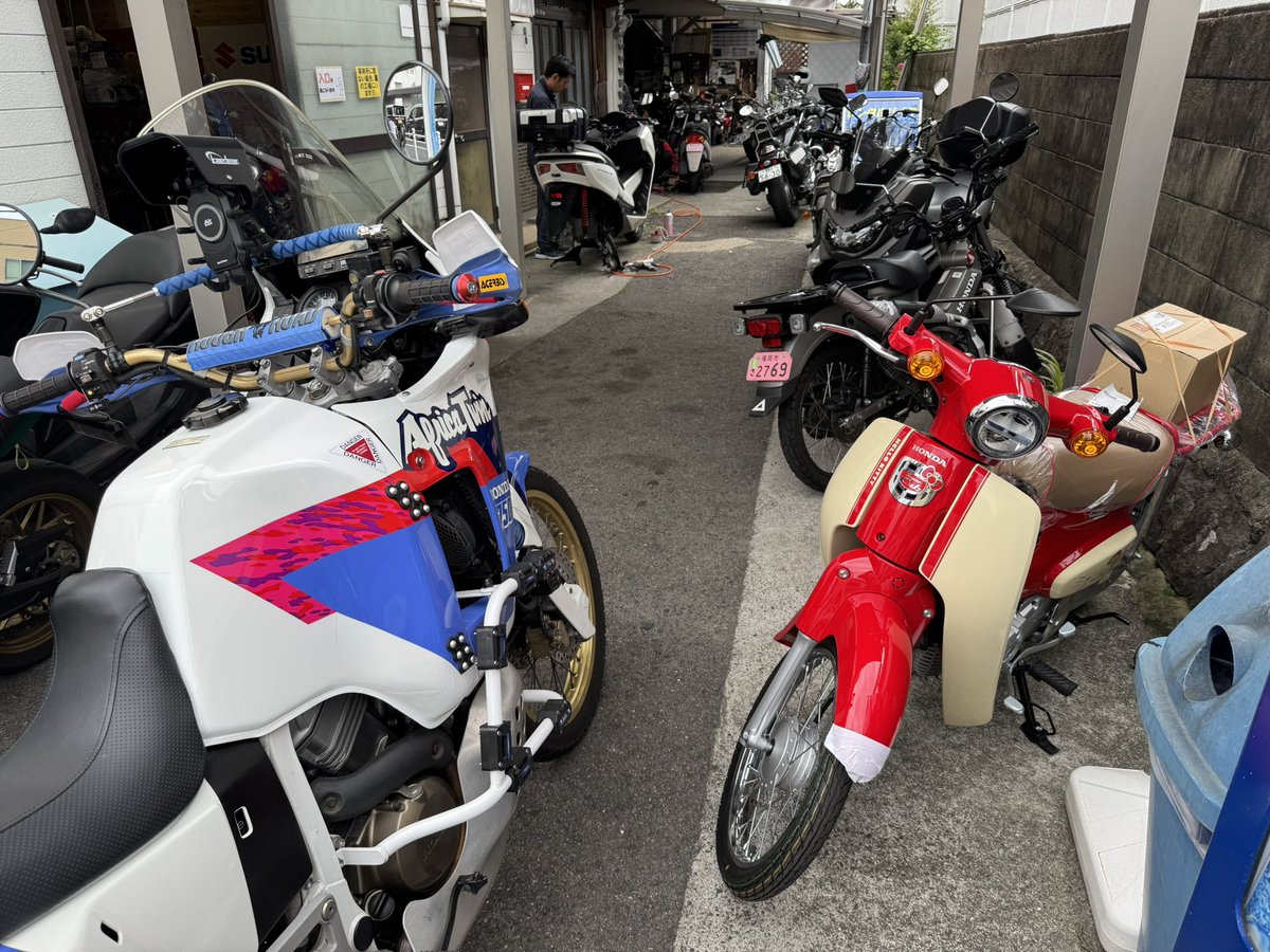 AfricaTwin92's tweet photo. #アフリカツイン #AfricaTwin #XRV750 #RD04
#佐世保 #早岐茶市
月一走行と言うか車検に持って行く。
早岐茶市やってていつもの道が通れない。 https://t.co/su88ON16qO