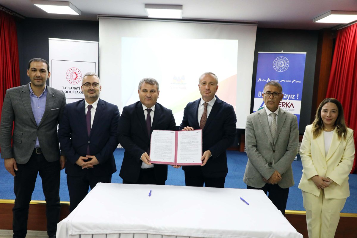 Serka ile Ağrı MEM iş birliğiyle "Eğitimde Yapay Zeka Uygulamaları" projesi başlıyor! 👩‍🏫🤖 

Detaylar için: serka.gov.tr/haber/haberler…

<a href="/TCSanayi/">Sanayi ve Teknoloji Bakanlığı</a> <a href="/KalkinmaAjansGM/">Kalkınma Ajansları Genel Müdürlüğü</a>