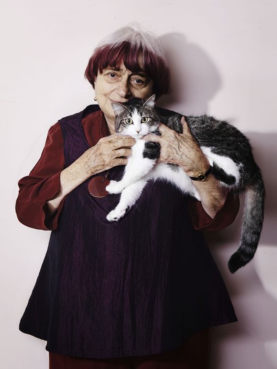 mubilat's tweet photo. "Yo vivo en el cine. Siento que he vivido aquí siempre."

Agnès Varda nació un día como hoy, el 30 de mayo de 1928. 🤍 https://t.co/LLY1ylgShb