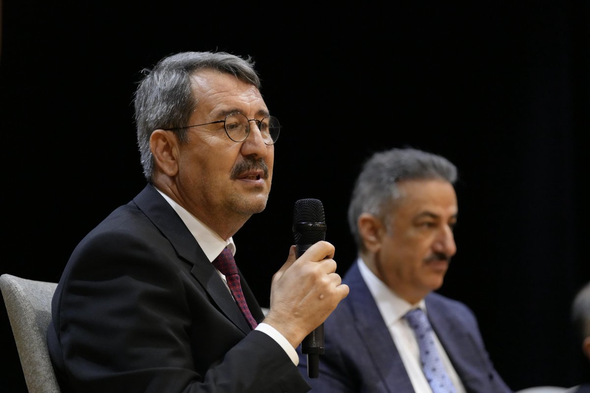 NUN Okullar’nın dün düzenlemiş olduğu “İstikamet Gelecek” programında gençlerle bir araya geldik. Üniversitemizi anlattık, yükseköğretimi konuştuk. Yine gençlerimizin üniversite hayatına dair merak ettiği soruları diğer rektörlerimizle birlikte cevapladık. Keyifli ve verimli bir