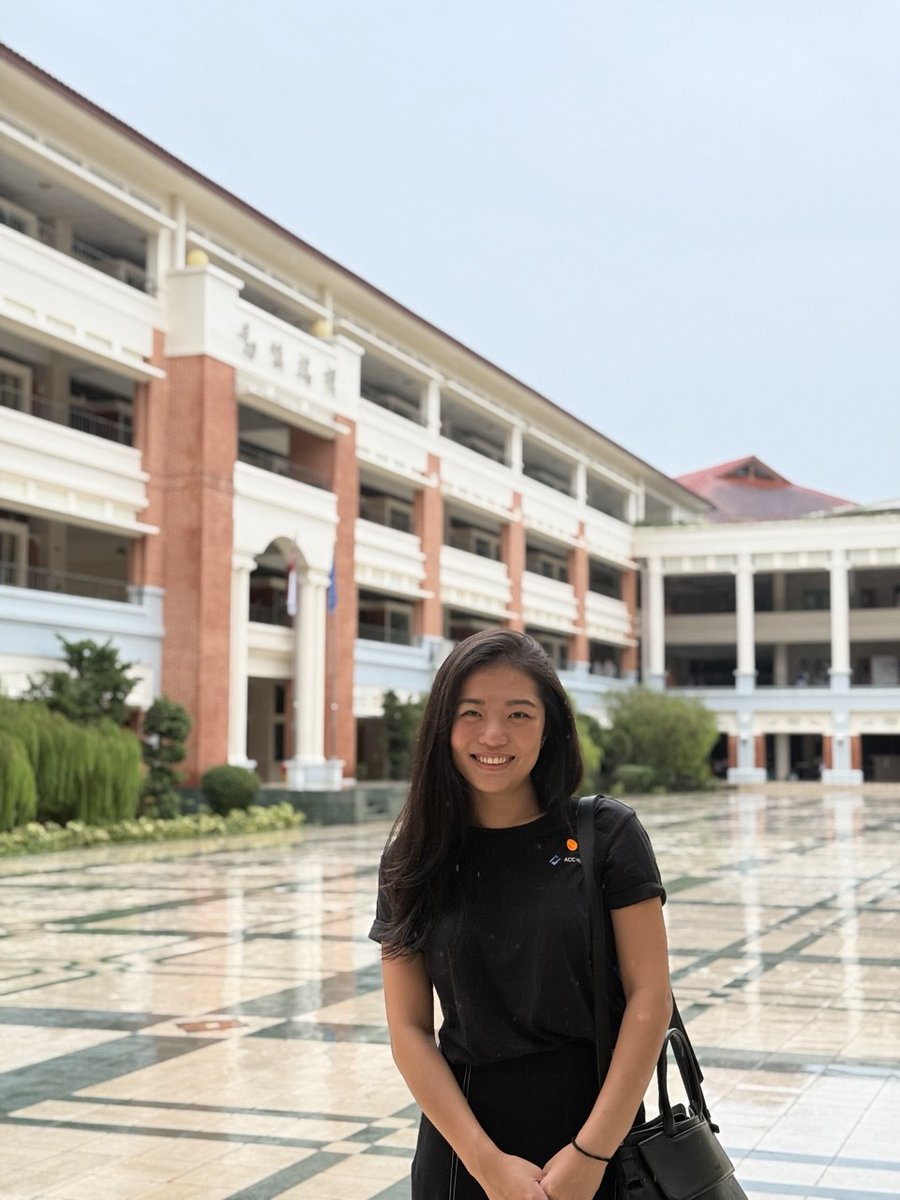 At the recent Nanyang Girls’ High School Career Conference, our COO Jing Yi spoke about how #verifiablecredentials are reshaping the way learners build careers. VCs enable individuals to prove real competencies—empowering them to navigate our modern skills-based job market.