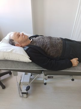 PatrickJane02's tweet photo. Tek başına ihtiyaçlarını karşılayamayan ve kızını dahi tanıyamayacak hale gelen Alzheimer hastası İbrahim Güngör'e (72) öğrenciler için burs topladığı iddiasıyla 8 yıl 1 ay ceza verildi.

Üstelik Adli Tıp Kurumu bu halde "Cezaevinde kalabilir!" dedi.

İbrahimGüngör İçinAdalet https://t.co/dvl2v60nGB