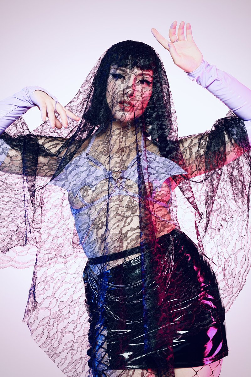 bow before your princ3ss🖤
send my cashapp a little love yeah? $princ3ssnova then dm me your fav color🤭💋✨