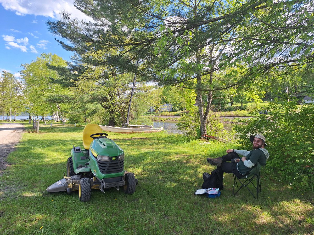Never leave your stead. Lunch. Park style. 

#vtstateparks #parks #workoutside #vermont #nature #openspaces