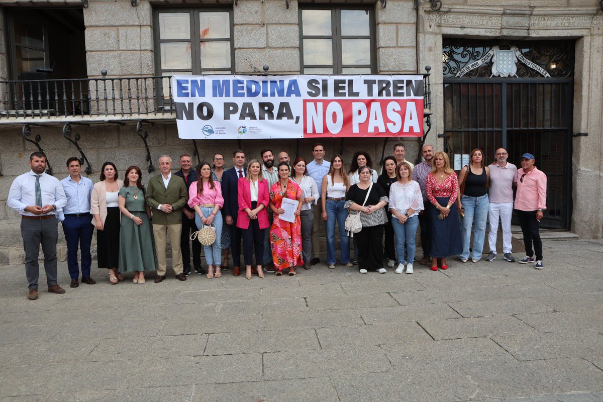 GuzmanGomezMdC's tweet photo. No entiendo la postura del PSOE de Valladolid. 
¿Por qué ha votado hoy en contra de que se aumenten los trenes, las paradas y las plazas en la Estación de AVE de Medina??
La propuesta de @PPDiputacionVa era clara. Era la de @AVEMedinaCampo . La de los vecinos de nuestra provincia https://t.co/6joMo8cS76