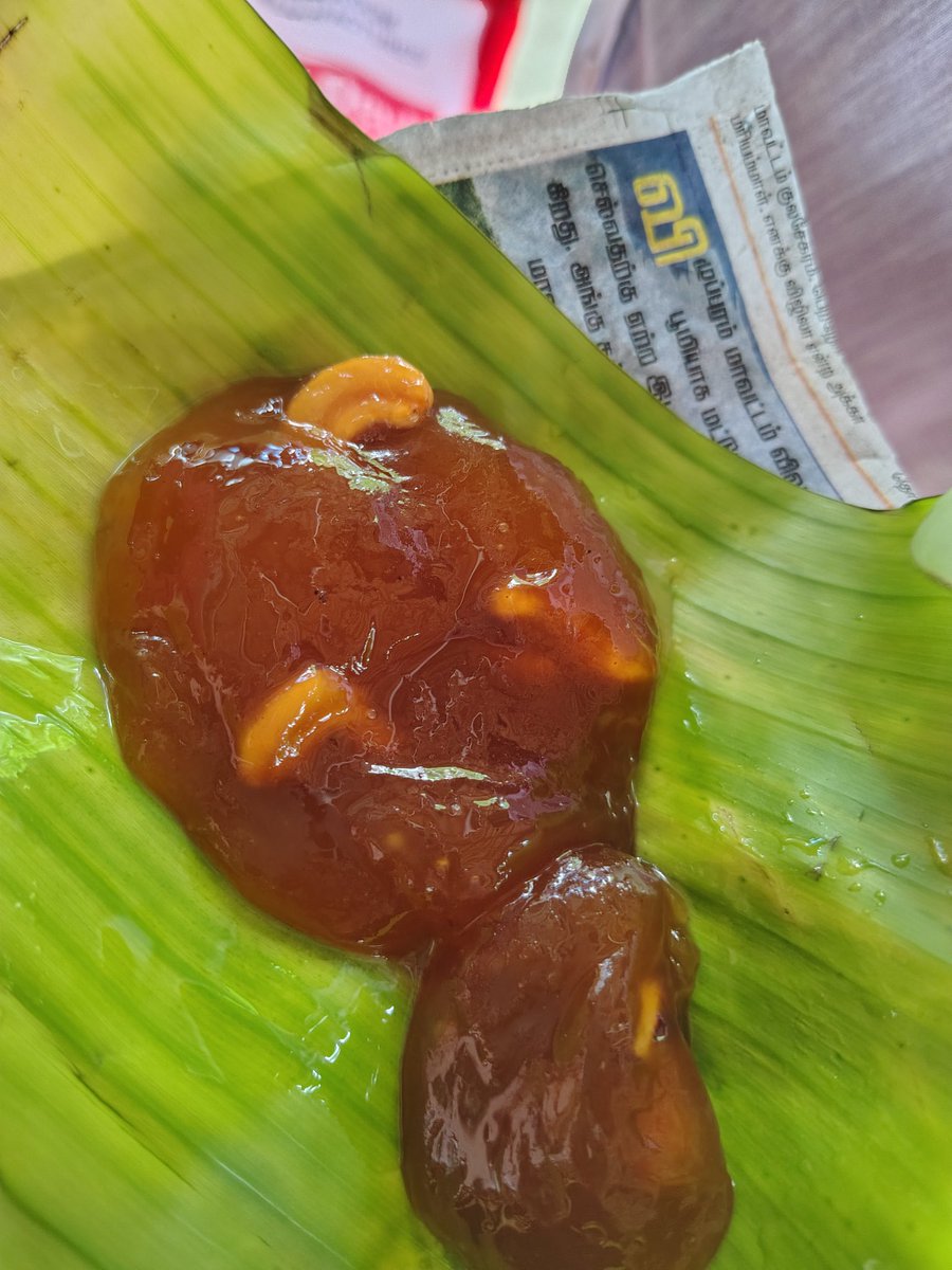 imthattaan's tweet image. சுடசுட அல்வாவை இப்படி வாழை இலையிலிருந்து வாய்க்குள்ள தள்ளுறதெல்லாம் சொர்க்கம் யா சொர்க்கம் 😍😍 #பாபநாசம்_டைரீஸ்