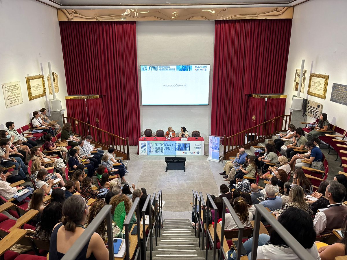 Sociedad Española de Medicina Interna (SEMI) (@sociedad_semi) on Twitter photo 📢🔴Inauguración oficial de la XVIII Reunión de #Osteoporosis y #MetabolismoMineral (<a href="/GtoSemi/">OSTEOPOROSIS_SEMI</a>) de <a href="/Sociedad_SEMI/">Sociedad Española de Medicina Interna (SEMI)</a> en el <a href="/Icomem_Oficial/">ICOMEM</a> a cargo de la Dra. Mª Montserrat Chimeno (presidenta de SEMI) y de la Dra. Rosa Arboiro (coordinadora GTOMM)🩺
🔗 oymm-semi.com/index.php 📢🔴Inauguración oficial de la XVIII Reunión de #Osteoporosis y #MetabolismoMineral (<a href="/GtoSemi/">OSTEOPOROSIS_SEMI</a>) de <a href="/Sociedad_SEMI/">Sociedad Española de Medicina Interna (SEMI)</a> en el <a href="/Icomem_Oficial/">ICOMEM</a> a cargo de la Dra. Mª Montserrat Chimeno (presidenta de SEMI) y de la Dra. Rosa Arboiro (coordinadora GTOMM)🩺
🔗 oymm-semi.com/index.php