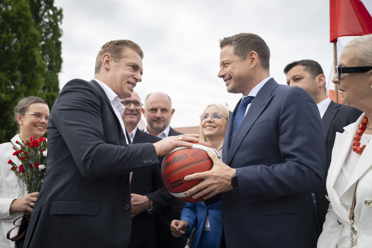 Niech wygra przyszłość. Niech wygra uczciwość. Niech wygra cała Polska!

To już naprawdę ostatnie godziny kampanii. Rozmawiajcie, dzwońcie do rodziny, znajomych, sąsiadów. Namawiajcie, przekonujcie. Pełna mobilizacja!

Włocławek - dziękuję za niesamowitą frekwencję i kapitalną