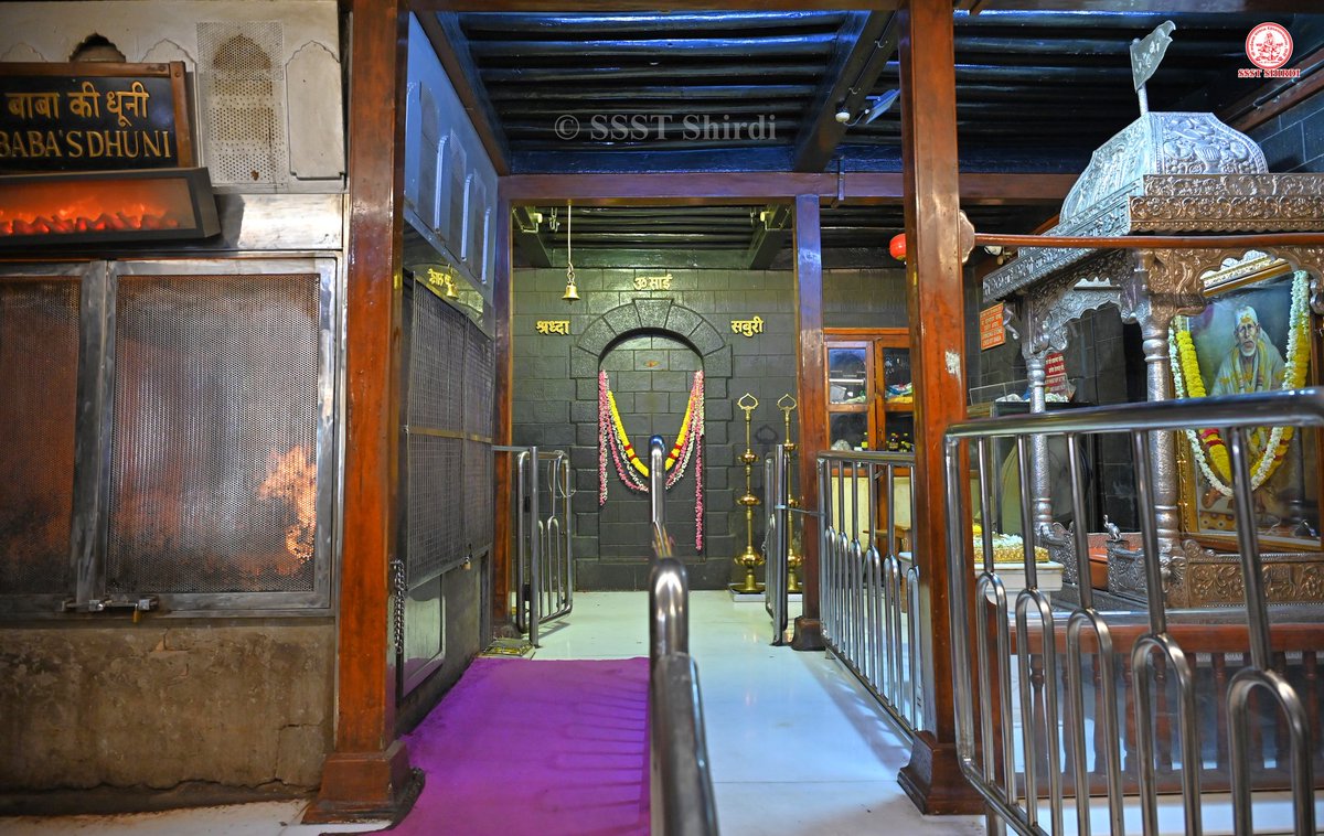 *!! ॐ साई राम !!*
*श्री साईबाबा संस्थान विश्वस्त व्यवस्था,शिर्डी*
*!! ॐ Sai Ram !!*
*Shri Saibaba Sansthan Trust, Shirdi*
≈≈≈≈≈≈≈≈≈≈≈≈≈≈≈≈≈≈≈ *आरती :- माध्यान्ह आरती* 
 *शुक्रवार ३० मे २०२५*   
*Aarti :Madhyan Aarti*
*Friday 30 May 2025*