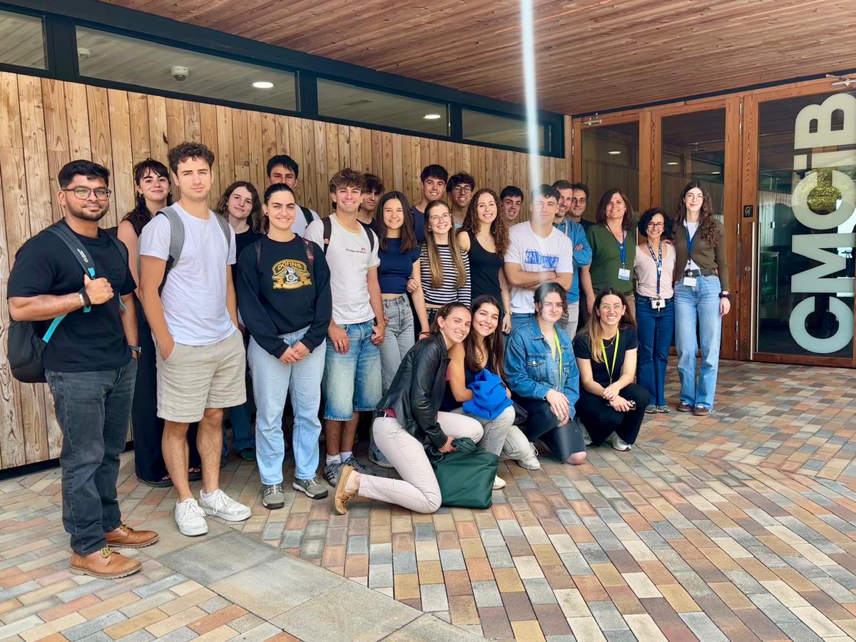 🧑‍🤝‍🧑Una vintena d'estudiants van visitar aquest dimarts el #CMCiB per conèixer de primera mà les tecnologies utilitzades en l’àmbit clínic i de recerca en salut

Una jornada organitzada per la Unitat d’Enginyeria Biomèdica de l'<a href="/hgermanstrias/">Hosp. Germans Trias</a> i la <a href="/UPFBarcelona/">UPF Barcelona</a> 

#AproparLaCiència
