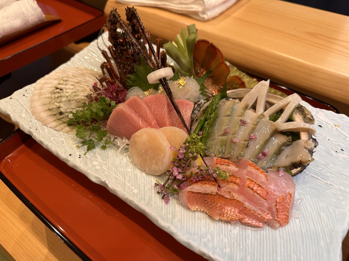 NEOLD_japan's tweet photo. #和食 が世界中で人気な理由はいくつもあります。
おいしい食事は非日常感を提供してくれます。
吉野にあるNEOLDプライベートハウスではいしい食事はもちろん、独特な #将軍体験 や様々な文化体験をお楽しみ頂けます。
#neold #neoldprivatehouse #日本 #旅行 #旅 #プライベートハウス #吉野 #武家屋敷 https://t.co/hFkcCDOgbw