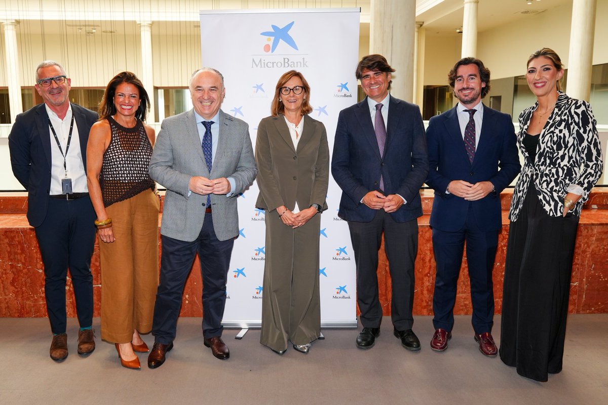 Andalucía Emprende (@aemprende) on Twitter photo ✍️ Firmado convenio colaboración con <a href="/caixabank/">CaixaBank</a> #MicroBank para impulsar #PremiosEmprendemos2025 #TOP50
〽️Cristina González Viu, directora general.
〽️<a href="/JuanIgZafra/">Juan Ignacio Zafra</a>, director territorial #Andalucía.
〽️<a href="/daniescacena/">Daniel Escacena</a>, nuestro director general.
🤝 Unidos por la cultura emprendedora. ✍️ Firmado convenio colaboración con <a href="/caixabank/">CaixaBank</a> #MicroBank para impulsar #PremiosEmprendemos2025 #TOP50
〽️Cristina González Viu, directora general.
〽️<a href="/JuanIgZafra/">Juan Ignacio Zafra</a>, director territorial #Andalucía.
〽️<a href="/daniescacena/">Daniel Escacena</a>, nuestro director general.
🤝 Unidos por la cultura emprendedora.