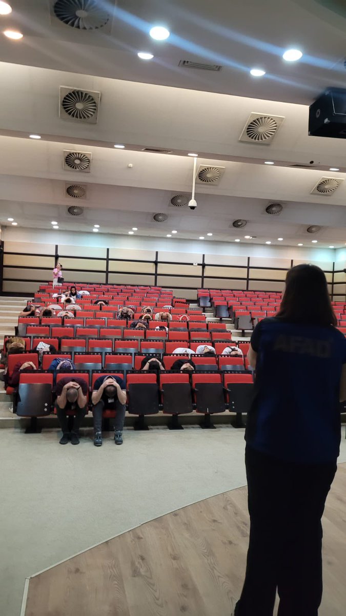 AFAD Gaziantep (@afadgaziantep) on Twitter photo Gaziantep Üniversitesi Şahinbey Araştırma ve Uygulama Hastanesi personellerine Afet Farkındalık Eğitimi verildi.
➡️gaziantep.afad.gov.tr/gaun-sahinbey-…
<a href="/AFADBaskanlik/">AFAD</a> <a href="/gantepvaliligi/">Gaziantep Valiliği</a> <a href="/gaunetkvehab/">GaünEtkinlikveHaber</a> <a href="/gaziantepUniv/">Gaziantep Üniversitesi</a> Gaziantep Üniversitesi Şahinbey Araştırma ve Uygulama Hastanesi personellerine Afet Farkındalık Eğitimi verildi.
➡️gaziantep.afad.gov.tr/gaun-sahinbey-…
<a href="/AFADBaskanlik/">AFAD</a> <a href="/gantepvaliligi/">Gaziantep Valiliği</a> <a href="/gaunetkvehab/">GaünEtkinlikveHaber</a> <a href="/gaziantepUniv/">Gaziantep Üniversitesi</a>