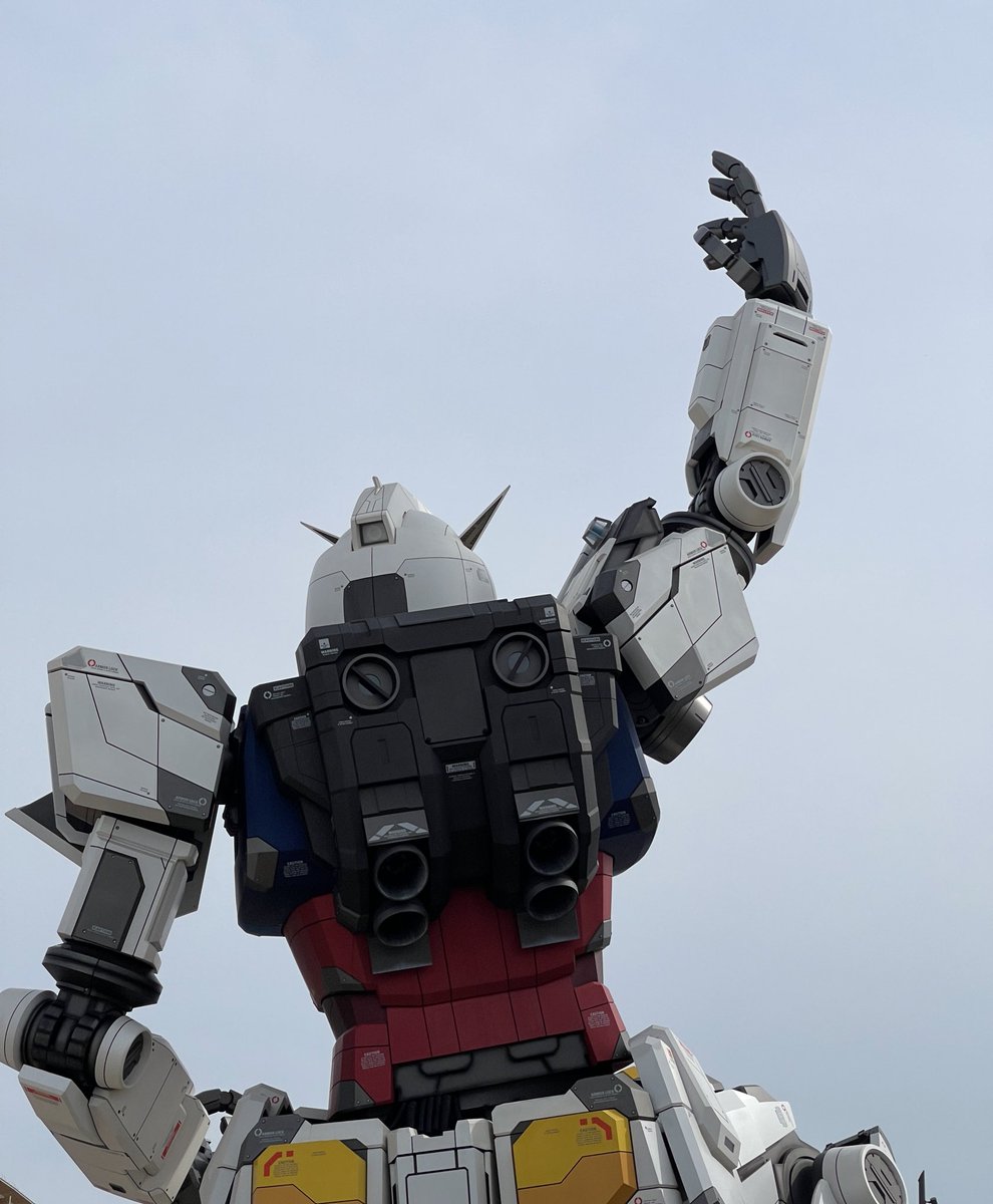 #後ろ姿からしか得られない栄養があるので見た人も貼る
万博のガンダム〜