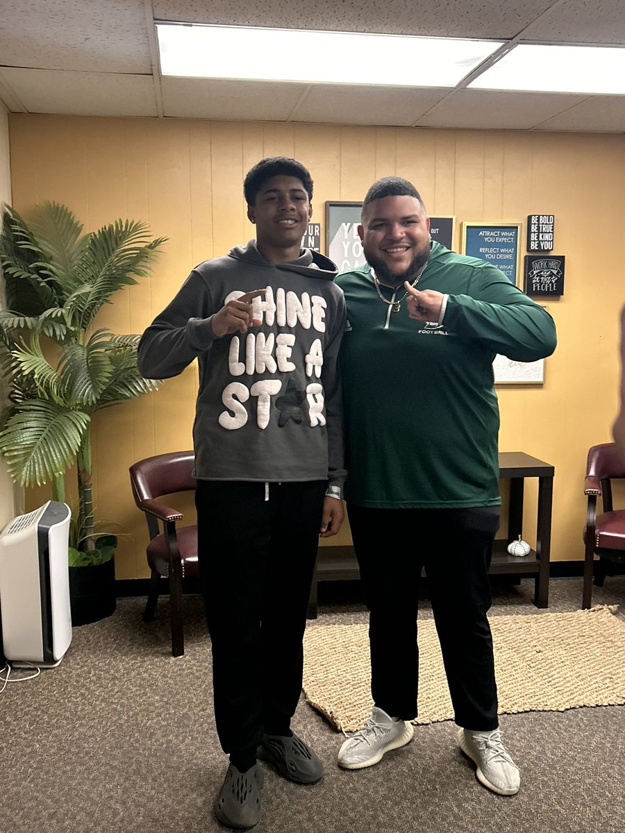 Jarvis Jr. (@jarvisjr_3) on Twitter photo Day 1 of #JuniorSeason officially ! Ready to get back to work with the team after next week. Appreciate <a href="/coachapatterson/">AC Patterson</a> for taking his time out his schedule to come down to Barstow recently . It’s GO time …#Wintheday 🪓
<a href="/CoachWeev_Goat/">Coach Weev</a> <a href="/Coach_Geechie/">Coach Will</a> <a href="/Coach_Clay7/">Coach Clay</a> Day 1 of #JuniorSeason officially ! Ready to get back to work with the team after next week. Appreciate <a href="/coachapatterson/">AC Patterson</a> for taking his time out his schedule to come down to Barstow recently . It’s GO time …#Wintheday 🪓
<a href="/CoachWeev_Goat/">Coach Weev</a> <a href="/Coach_Geechie/">Coach Will</a> <a href="/Coach_Clay7/">Coach Clay</a>
