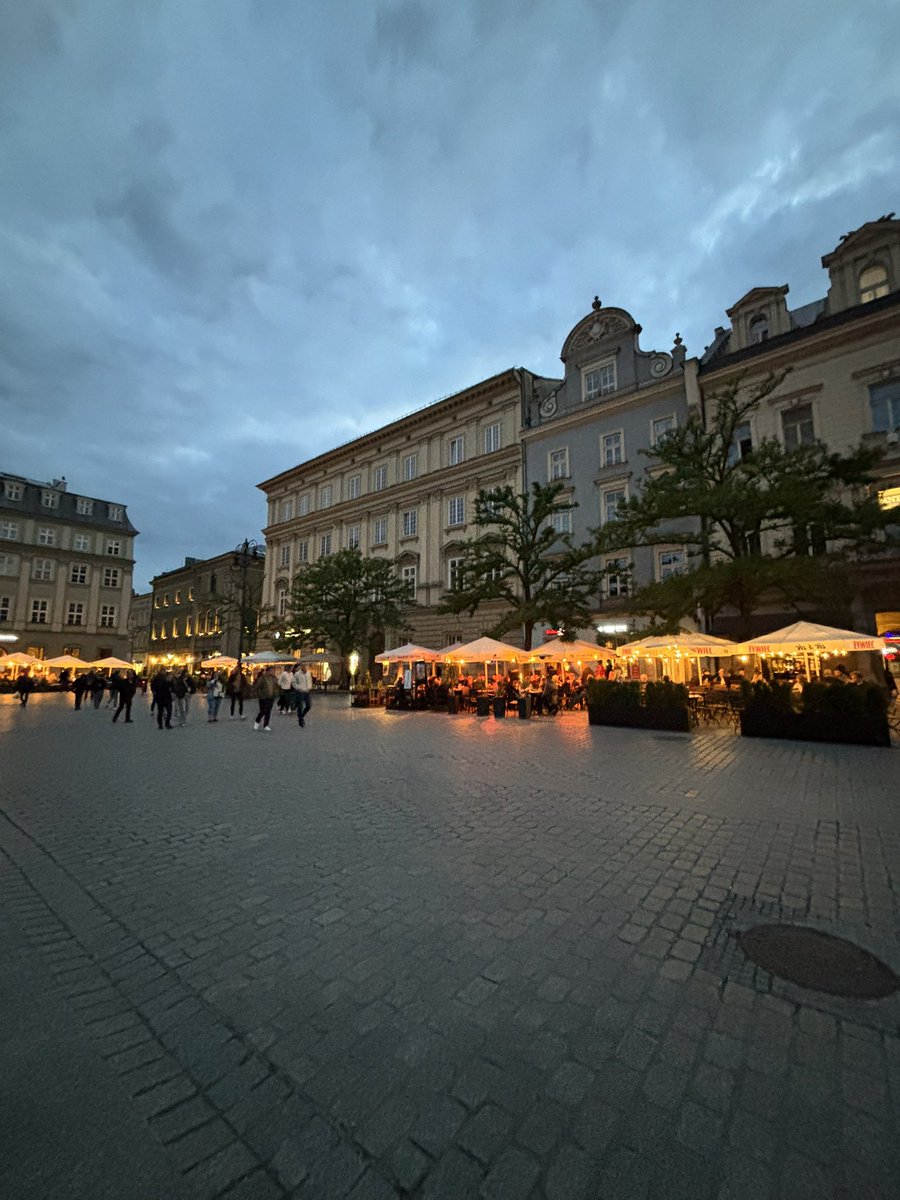 W <a href="/KlubJagiellonsk/">Klub Jagielloński</a> w Krakowie bardzo interesujące spotkanie z R. Kostro, byłym dyrektorem Muzeum Historii Polski. Oprócz dyskusji o roli historii we wspólnocie politycznej, R.Kostro wspominał,że początki jego współpracy z Krakowem miały miejsce w latach 90. w Klubie Jagiellońskim