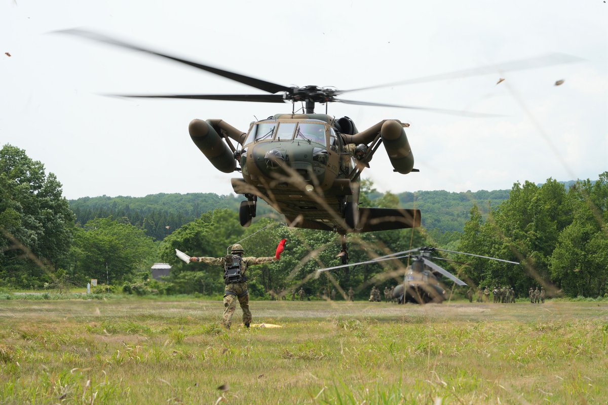第2普通科連隊】 5月29日、関山演習場にて第1中隊が空中機動訓練