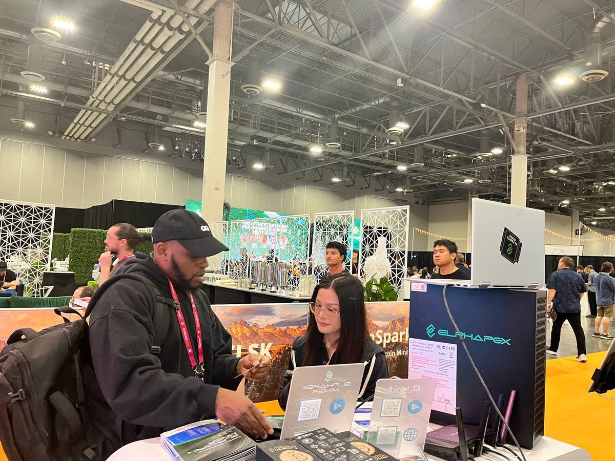 jsbitmining's tweet photo. 🎉 That’s a wrap at BTC Vegas 2025!
🙏 A big thank you to everyone who visited the booth. It was a pleasure connecting with miners, partners, and new faces throughout the event.
🚀 #JSBIT was proud to showcase the @Elphapex DG2+ a standout moment for Scrypt mining and to have meaningful conversations about the future of mining.
❤️ Appreciate all the support. See you at the next one!