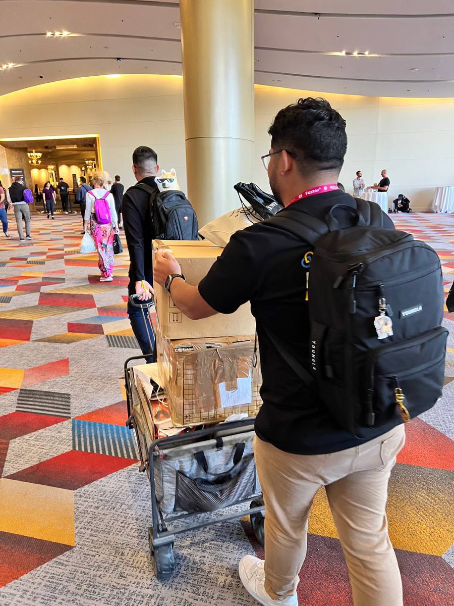 jsbitmining's tweet photo. 🎉 That’s a wrap at BTC Vegas 2025!
🙏 A big thank you to everyone who visited the booth. It was a pleasure connecting with miners, partners, and new faces throughout the event.
🚀 #JSBIT was proud to showcase the @Elphapex DG2+ a standout moment for Scrypt mining and to have meaningful conversations about the future of mining.
❤️ Appreciate all the support. See you at the next one!