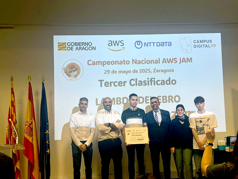 salesianosZAR's tweet image. José Daniel, Inmaculada y Guillermo, del ciclo de DAM (Diurno) han logrado un 3er puesto a nivel nacional en el campeonato #AWSJAM organizado por Amazon Web Services.

Enhorabuena por este gran resultado! 👏👏👏

#AmazonWebServices #salesianoszaragoza