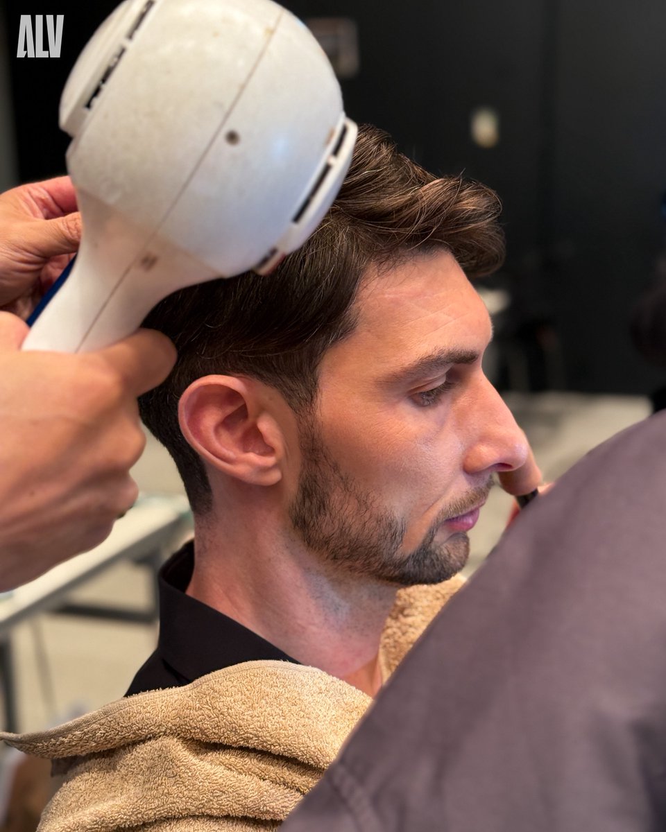 ALVARK_TOKYO's tweet image. ヘアメイク中💆‍♂️💈
#Bリーグアワード #いまここ